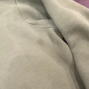 Lululemon Women’s Green Crewneck Sweater (2/4?) C27-072 thumbnail 2