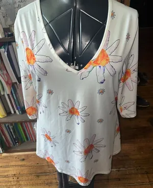 Lily By Firmiana XL daisy floral flowy v-neck blouse thumbnail 1