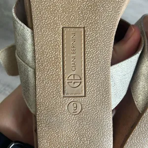 Giani Bernini Memory Foam Rilley Gold Detail Strap Sandal Size 9 thumbnail 7