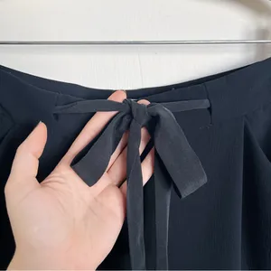 Wilfred • Aritzia Allant Pant black cropped slouchy dress trouser thumbnail 10