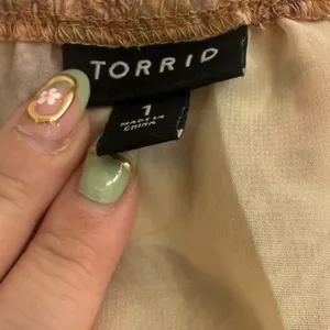 Torrid Harvest Floral Georgette Eyelet Smocked Waist Puff Sleeve Top - size 1 thumbnail 5