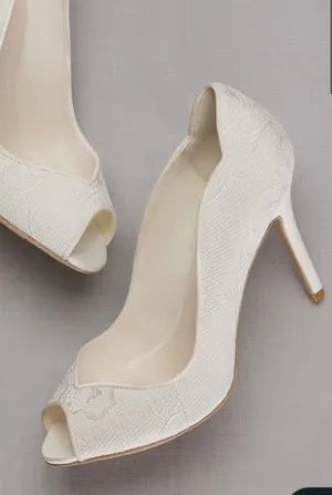 🤍 NWOT David’s Bridal Size 8.5 Layla White Peep Toe Pumps Heels 🤍 thumbnail 1