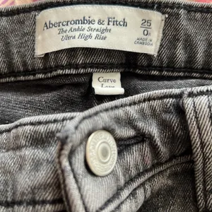 Abercrombie & Fitch The Ankle Straight Ultra High Rise Black Jeans thumbnail 3