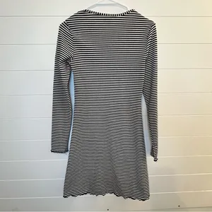 Divided H&M Black and White Stripe Dress BodyCon Crewneck Size 6 Preppy Minimal thumbnail 8