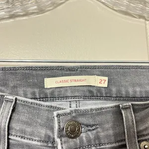 Levi’s Women’s Classic Straight Leg Gray Jeans Size 27 Casual Stretch Denim thumbnail 4