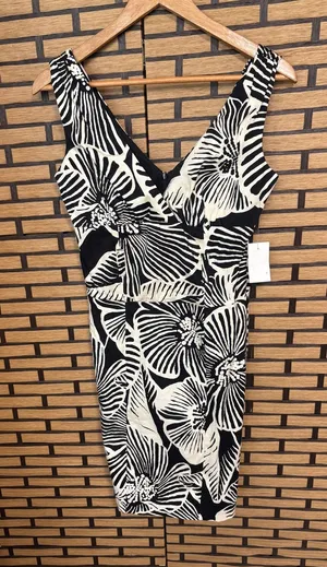 B. Smart Black Floral Dress Size‎ 6 thumbnail 1