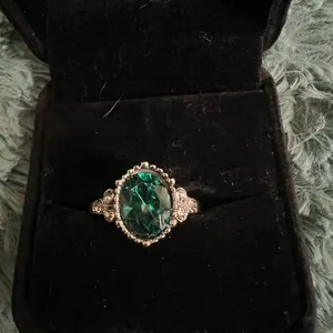 Gorgeous Stainless Steel Silver with Faux Emerald Ring Size 7 thumbnail 2