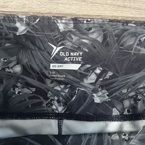 Old Navy Floral Print Fitted Crop Leggings Large thumbnail 3