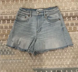 Pants Store Shorts thumbnail 1