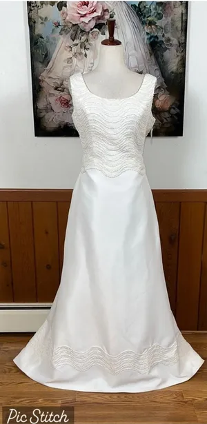 Stunning Vintage Y2K Oleg Cassini Wedding Gown! thumbnail 1