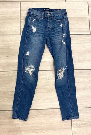 Hollister Low Rise Distressed Boyfriend Jeans thumbnail 4