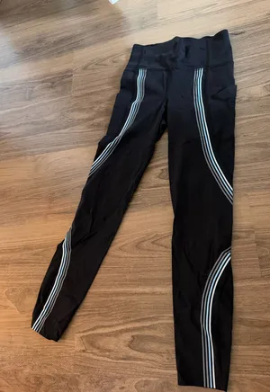 Lululemon Leggings with Pockets thumbnail 1