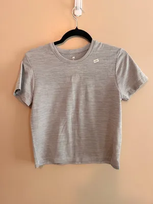 New Balance S Womens Gray Performance T-Shirt Size Small Lightweight Moisture-Wi thumbnail 7