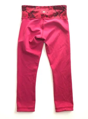 Lululemon Wunder Under Crop III *Reversible Cranberry / Alarming Sz 4 thumbnail 3