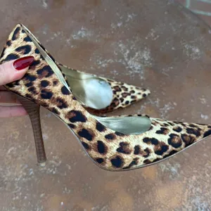 Vintage Y2K GUESS by Marciano leopard print pointed-toe stiletto pumps 8.5 / worn once thumbnail 3