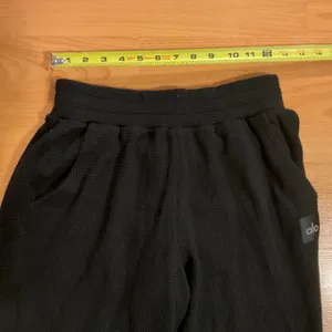 Alo Yoga Waffle Weekend Escape Jogger Black S thumbnail 3