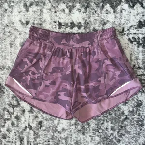 Lululemon Hotty Hot Short II *Long 4" thumbnail 1