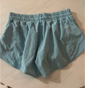 Lululemon Hotty Hot Shorts 2.5" thumbnail 2