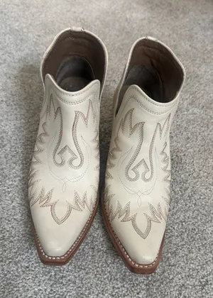 Women’s Cream Western-Style Leather Ankle Boots thumbnail 1