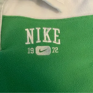 Nike Green‎ and White Fleece Pullover Women’s Large thumbnail 3