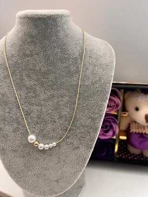 Elegant White Pearl Necklace thumbnail 5