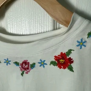 Farm Rio Off-White Cross Stitch Flowers Organic Cotton T-Shirt L thumbnail 4