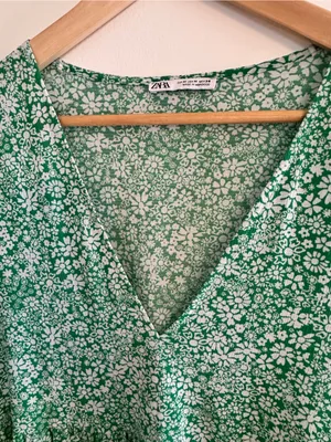 Zara Green and White Floral V-Neck Midi Dress thumbnail 3