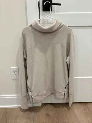 Alo Yoga Haze Funnel Neck Sweatshirt Size Medium thumbnail 2