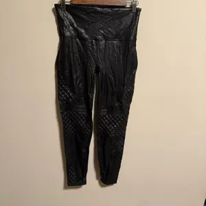 Spanx Faux Leather Quilted Legging in Very Black- Size Large thumbnail 5