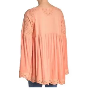 Free People Sea Of Love‎ Eyelet Blouse Size Small Sun Blush thumbnail 2