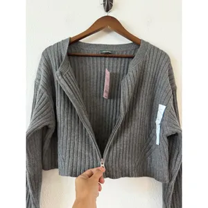 Wild Fable Rib Knit Zip Front Crop Sweater Gray Long Sleeve Women’s L NWT thumbnail 7