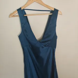 Lulus V-Neck Dress With Cowl Neck Back Size M thumbnail 3