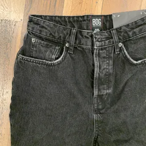 Urban Outfitters BDG NWT 90s Hi Rise Distressed Shorts Size 28 thumbnail 9