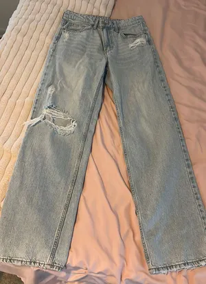 low waisted jeans Size 4 thumbnail 1