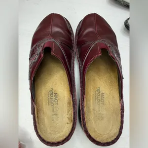 NAOT EMBROIDERED RED LEATHER MULES Clogs Western Artisan Art to Wear thumbnail 7