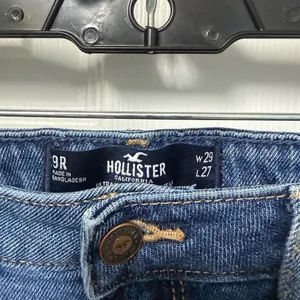 Hollister Ripped Ultra High-Rise mom Jeans 9R thumbnail 2