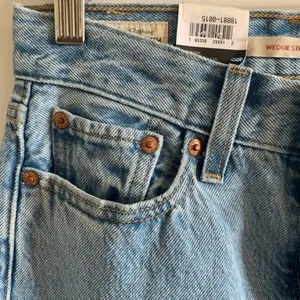 LEVI’S wedgie straight light wash jeans thumbnail 4