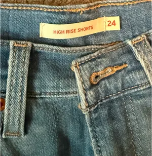 Levi’s High-Rise Shorts thumbnail 2