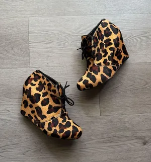 Steve Madden Leopard Print Wedge Heel Lace Up Ankle Boots thumbnail 1
