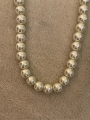 BABEYOND Cream Pearl Necklace - Classic Strand thumbnail 4