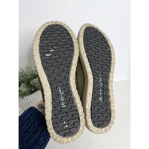 L.L. Bean Women's Ultralight Primaloft‎ Waterproof Slip On Shoes 9M Outdoorsy thumbnail 5