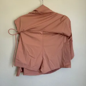 NWT Halara‎ Everyday Softlyzero Airy Mid Rise Tie Side A Line 2-in-1 Mini Skirt thumbnail 3