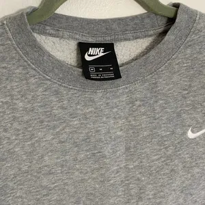 Nike Grey Cropped oversized Sweatshirt Women's size medium‎ thumbnail 2