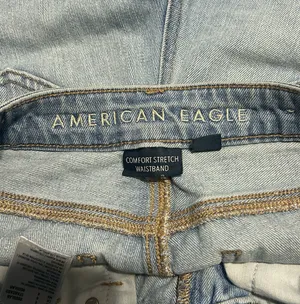 American Eagle Ripped Mom Jeans High-Rise thumbnail 3