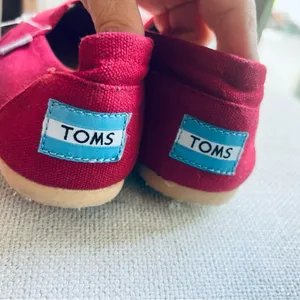 TOMS Shoes Classic Canvas Slip On in Red Size W7 thumbnail 3