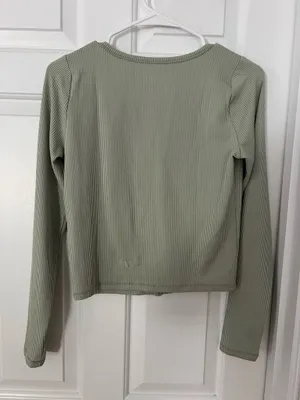 Hollister Must-Have Collection Baby Tee thumbnail 2