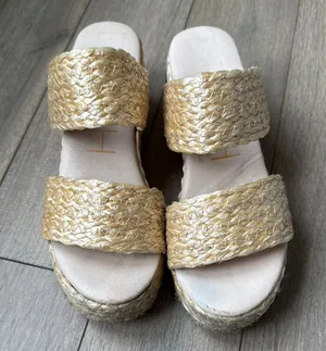 Beach by Matisse Women's Gold Raffia Woven Ocean Avenue Platform Sandals thumbnail 1