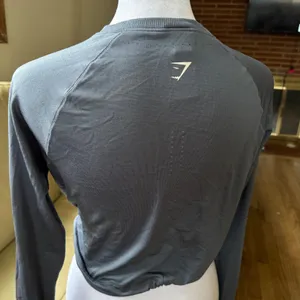 Gymshark Breeze Lightweight Seamless Long Sleeve Crop Top‎ Grey XS thumbnail 3