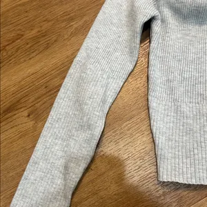 Princess Polly Morley Off Shoulder Sweater in Grey Marle‎ Size M/L thumbnail 5
