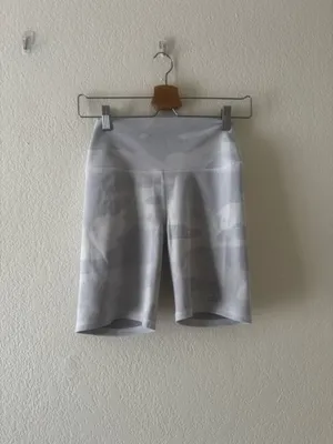 Alo Yoga White camo Vapor biker shorts thumbnail 2